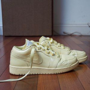 Novelty / fake Retro Nike air Jordans yellow 5.5Y